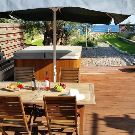 Дом отдыха Barbati Beach Suite *
